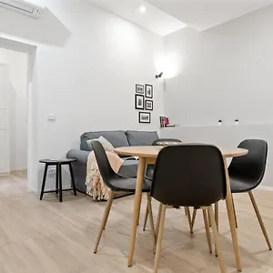 Piazza Maggiore White Apartment
